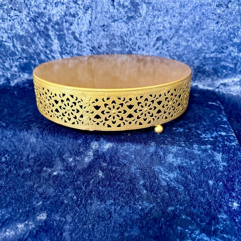 Decorative Gold Metal Cake Stand with Filigree Base